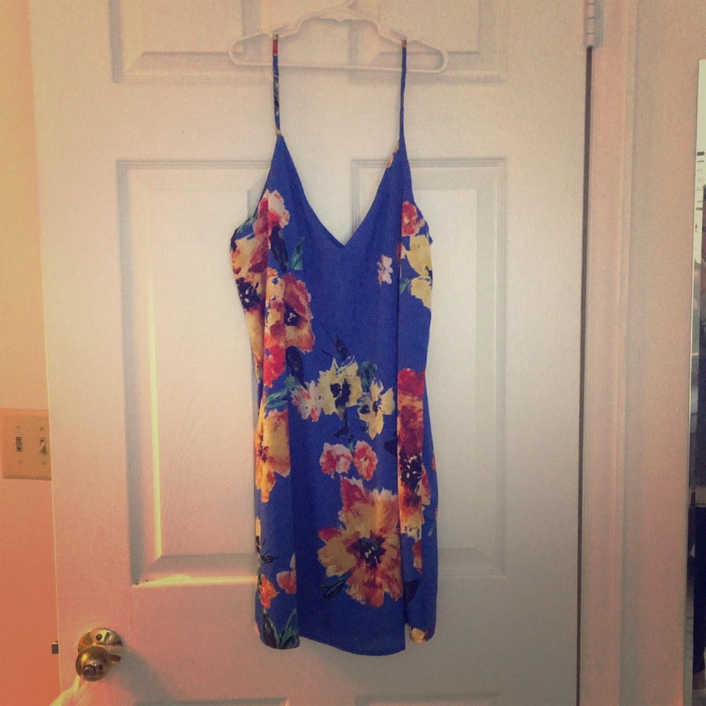 Lulus dress size M never worn!